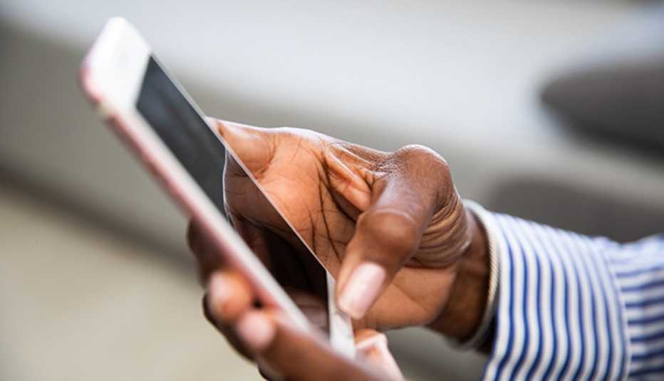 Closeup of women's hands holding a smart phone